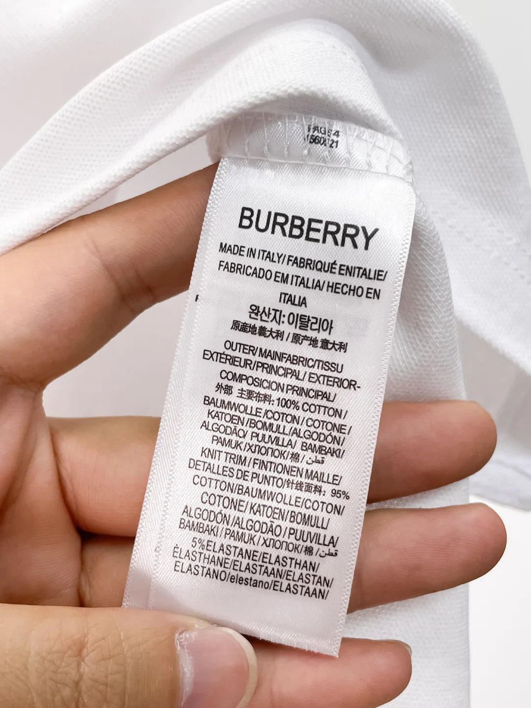 BURBERRY New Arrival Polo shirt, complete with three labels, original fabric, original customized accessories, official Same Style, using 210 grams of pure cotton pique fabric, customized same-tank dyed fabric, very comfortable and smooth to the touch, very wide and stylish, produced by a first-line brand on behalf of Factory, imported Behringer embroidery machine, embroidery is full and textured, imported Kangli direct-injection machine, printing is clear and textured, the collar rib is woven with imported yarn It will not lose shape after being worn for a long time. It is the most New Arrival style in spring and summer. It is fashionable and individual. It is super Versatile and looks good. It is very suitable for both men and women. It is a must-have for everyone. Size: S-XXL